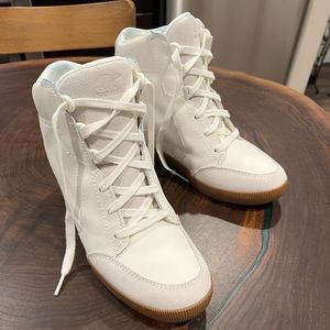 Sorel - ladies white laced bootie - size 8.5